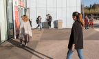 Etudiants entrant dans la Facult&eacute;